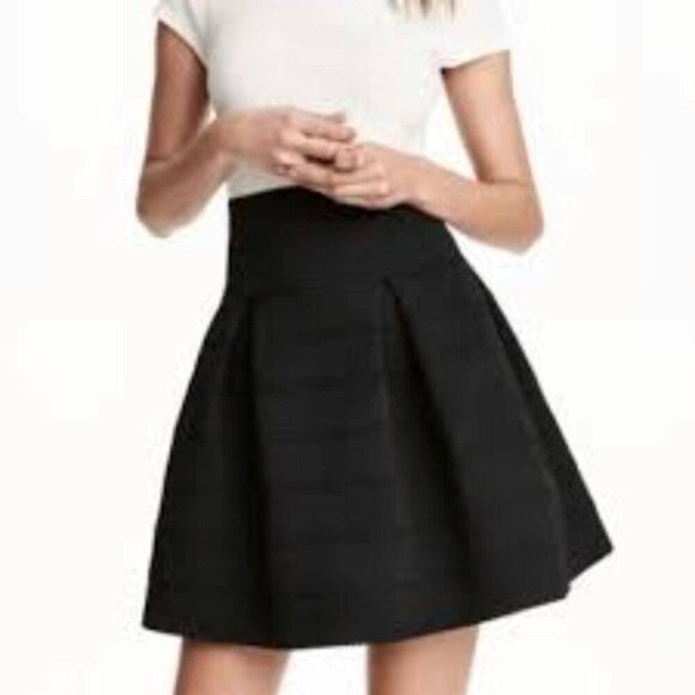 H&M Women's size L - high waist - pleated bubble skirt - thick fabric